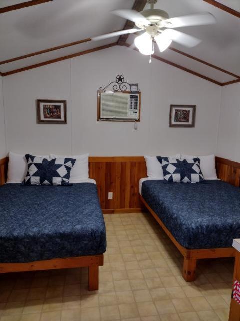 Top Of The Hill Rv Resort & Cabins Waring Esterno foto