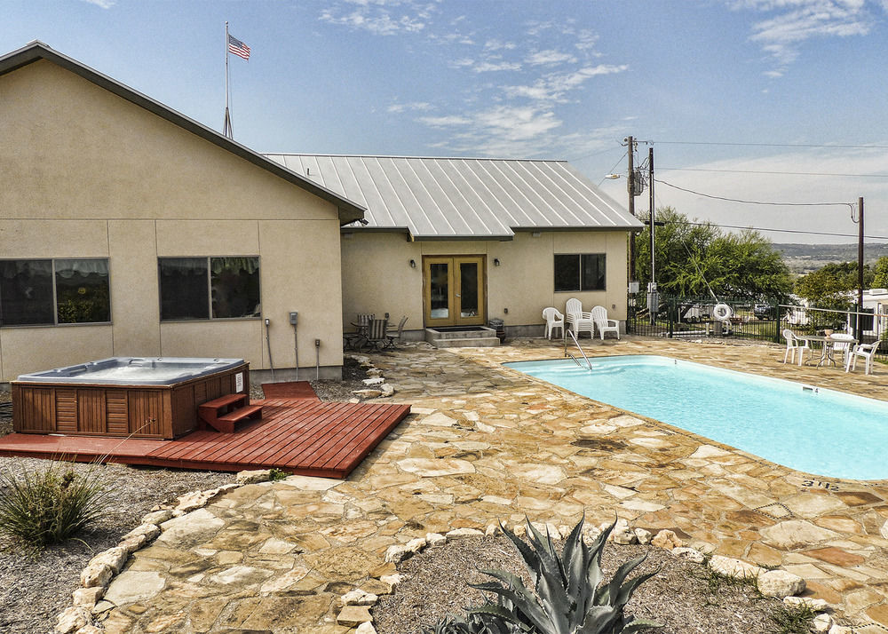 Top Of The Hill Rv Resort & Cabins Waring Esterno foto