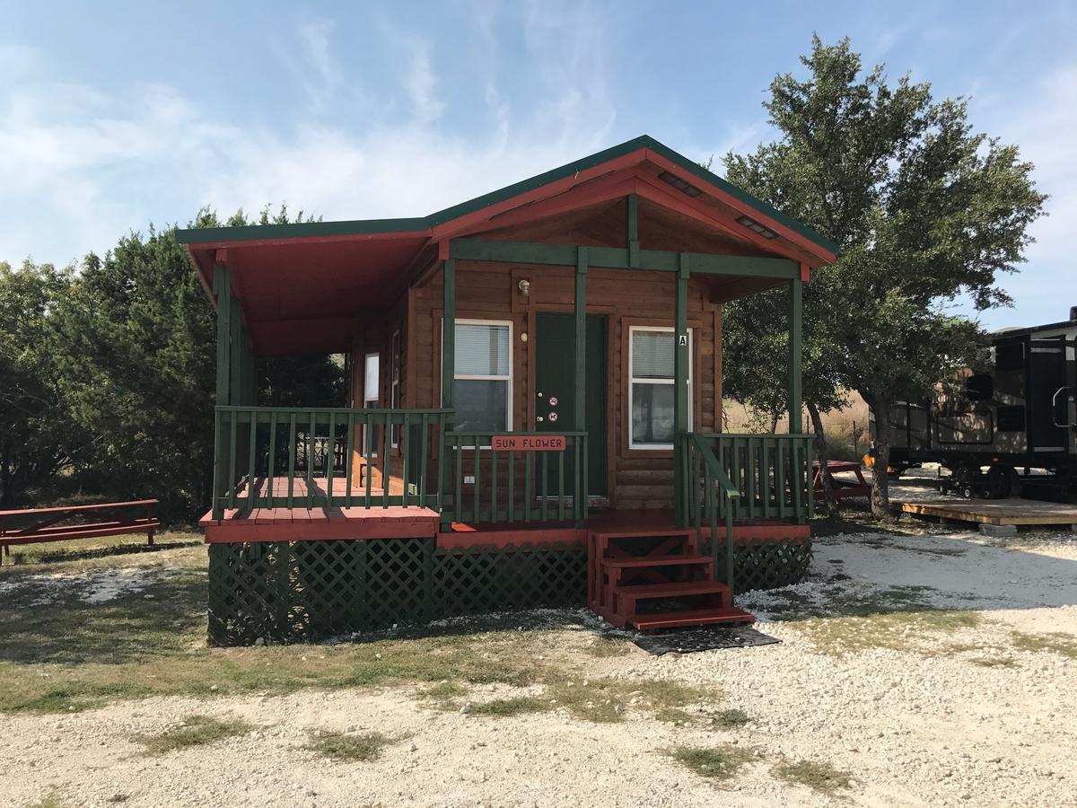 Top Of The Hill Rv Resort & Cabins Waring Esterno foto