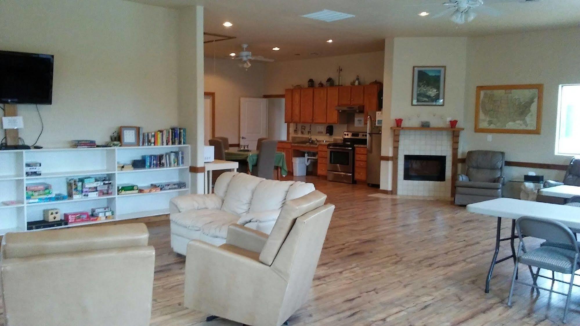 Top Of The Hill Rv Resort & Cabins Waring Esterno foto