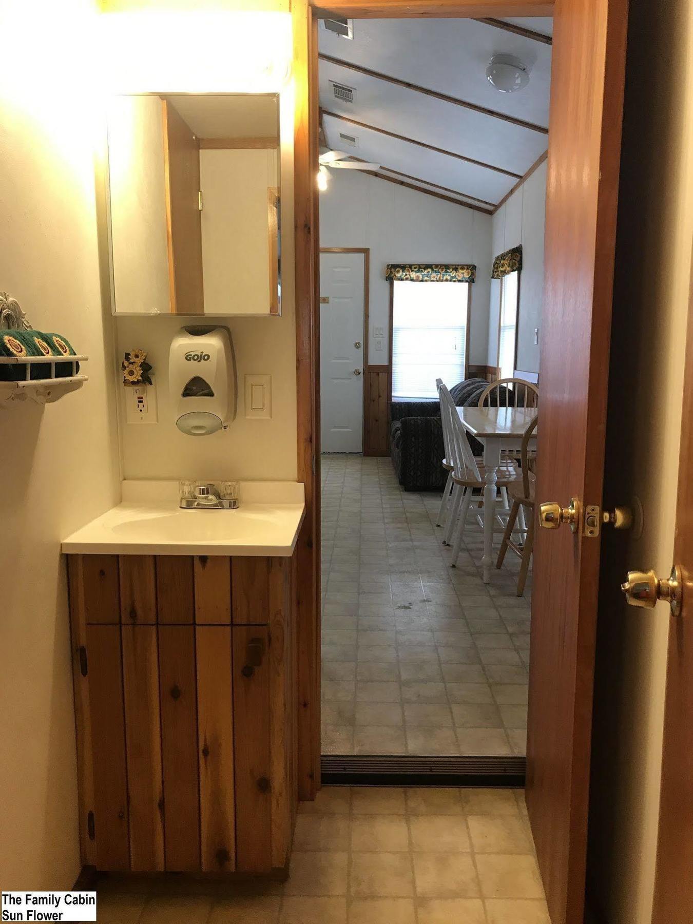 Top Of The Hill Rv Resort & Cabins Waring Esterno foto