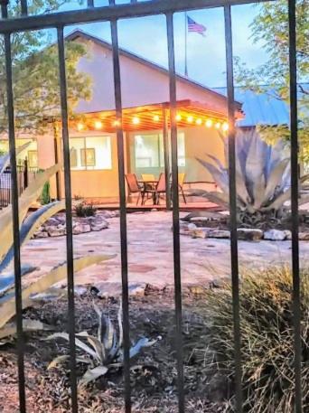 Top Of The Hill Rv Resort & Cabins Waring Esterno foto
