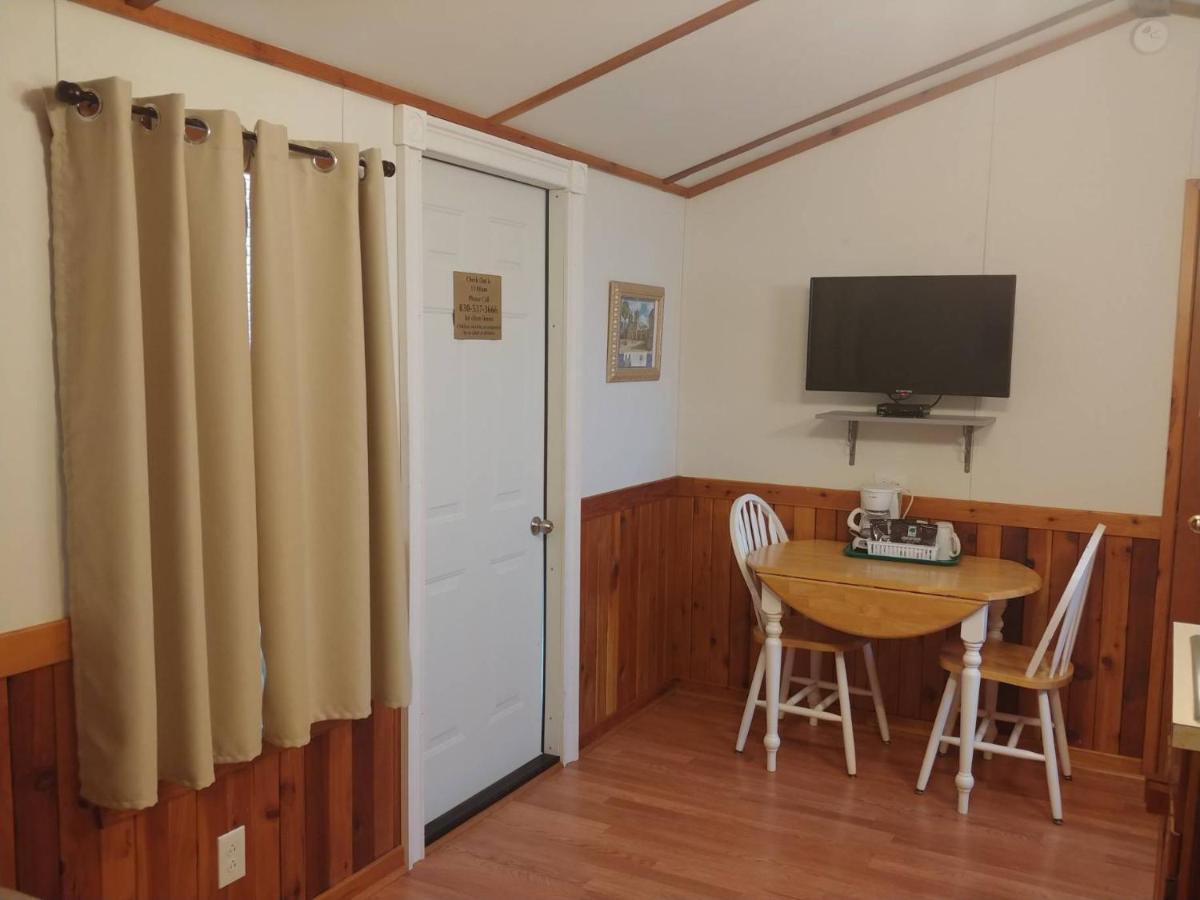 Top Of The Hill Rv Resort & Cabins Waring Esterno foto